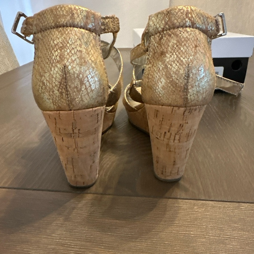 Alfani Jersey‎ Cork Wedge Gold Reptile Pattern Strappy Sandals Shoes Size 8M - Picture 9 of 11